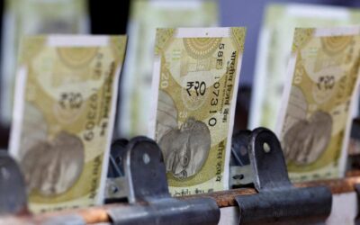 शुरुआती कारोबार में अमेरिकी डॉलर के मुकाबले रुपया 28 पैसे बढ़कर 92.86 पर पहुंच गया