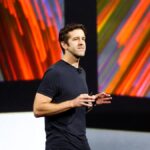 हार्डवेयर प्रमुख जॉन टर्नस के कार्यभार संभालने के बाद टिम कुक एप्पल के सीईओ पद से हटेंगे