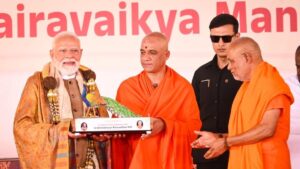 प्रधानमंत्री ने मोर संरक्षण में आदिचुंचनगिरि संत की भूमिका को याद किया