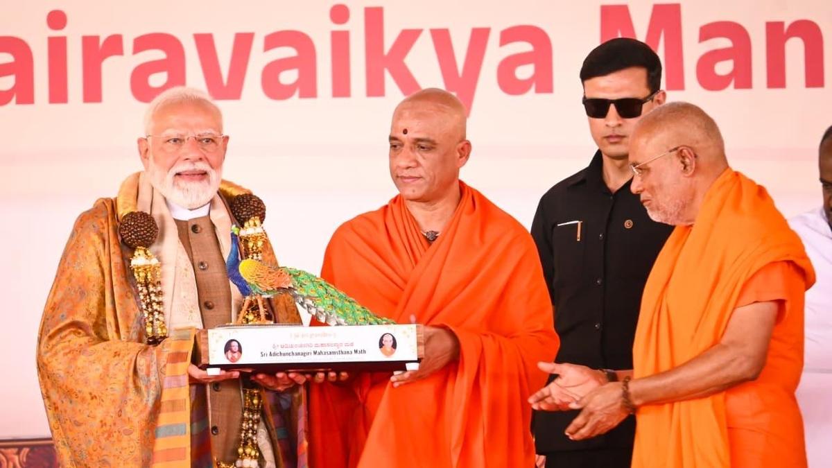 प्रधानमंत्री ने मोर संरक्षण में आदिचुंचनगिरि संत की भूमिका को याद किया