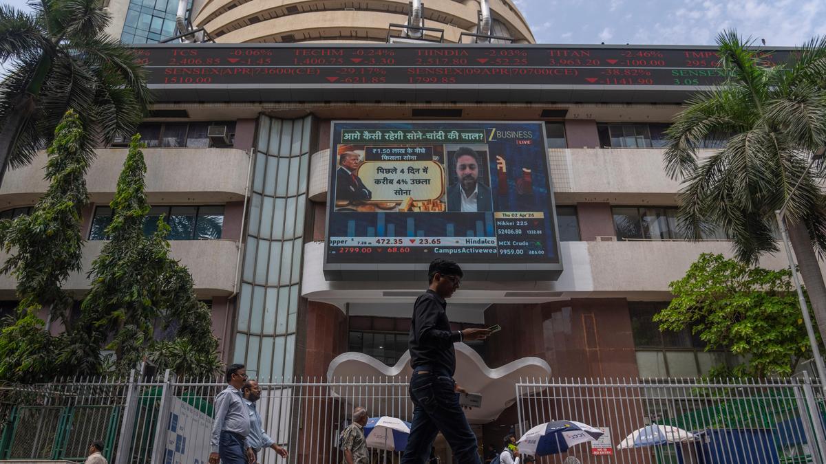 तेल की बढ़ती कीमतों, युद्ध बढ़ने की आशंकाओं के कारण शुरुआती कारोबार में शेयर बाजारों में गिरावट आई