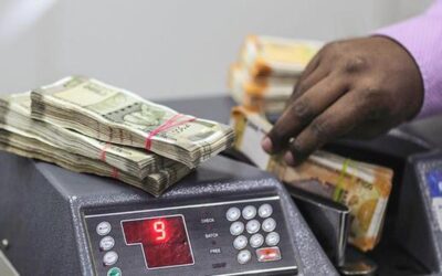 डॉलर के मुकाबले रुपया 10 पैसे बढ़कर 92.41 पर पहुंचा; बढ़ते वैश्विक तनाव से जोखिम का सामना करना पड़ रहा है