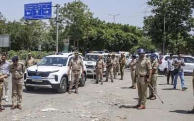 Create a catchy breaking news headline in Hindi.