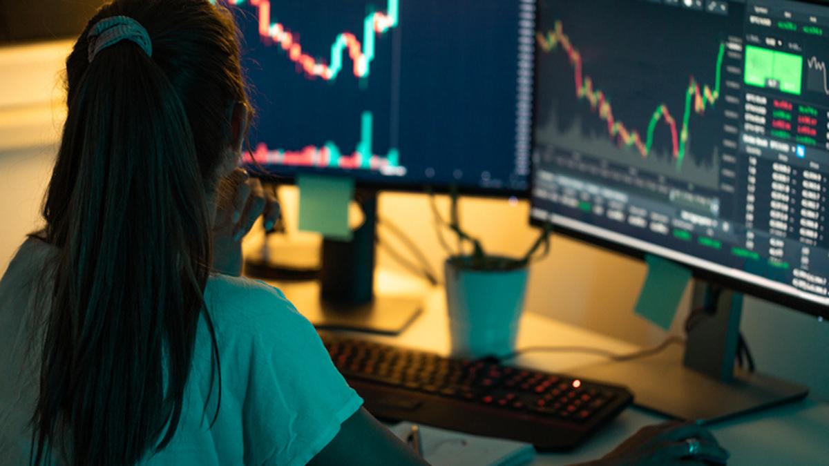 मूल्य खरीदारी, रुपये में उछाल से सेंसेक्स 185 अंक चढ़ा, निफ्टी 22,700 के पार पहुंचा