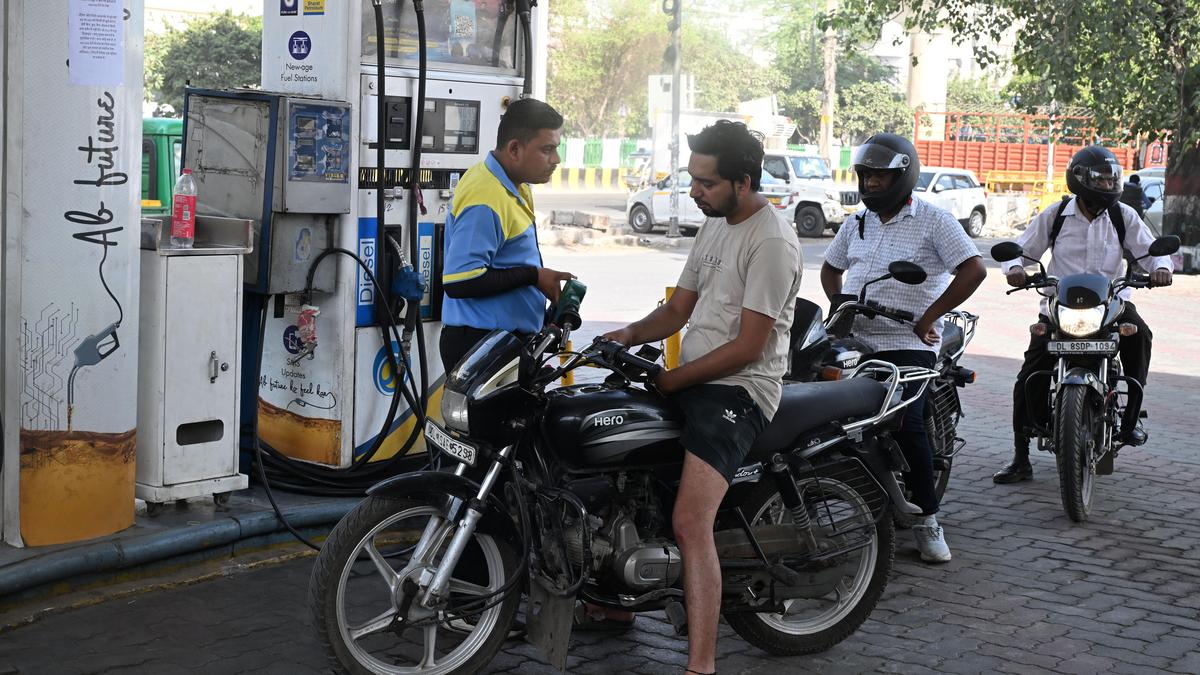 छह जिलों में डीजल, चौदह जिलों में पेट्रोल की मांग दोगुनी से अधिक: अधिकारी