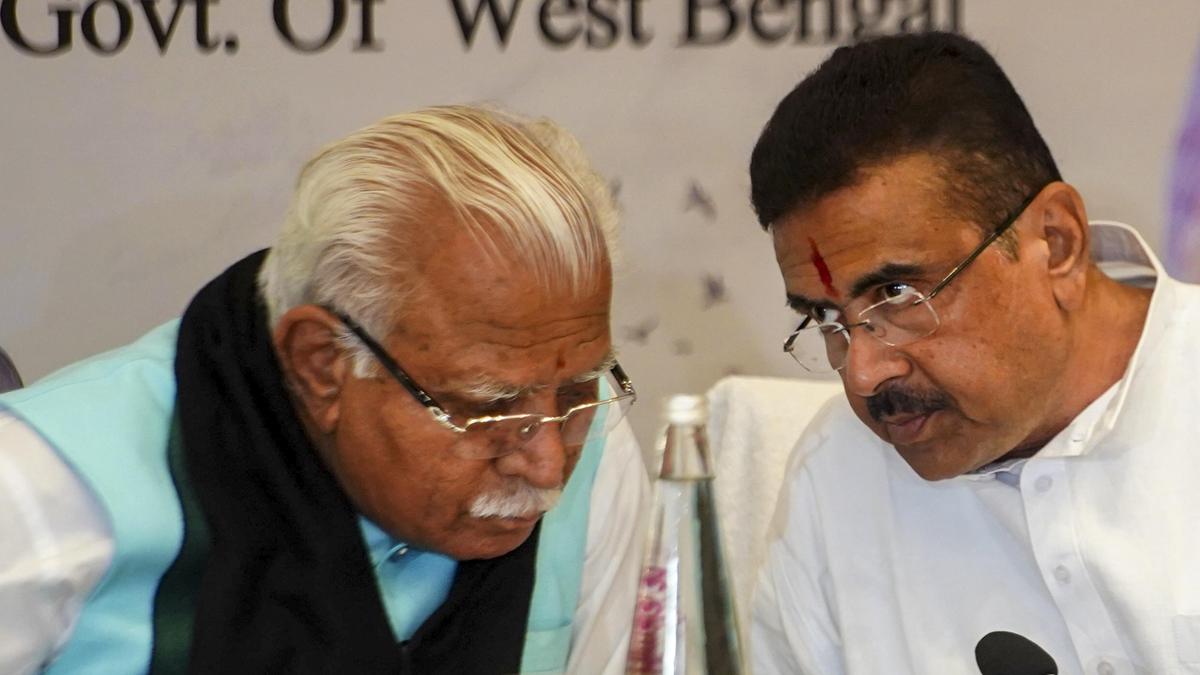 बिजली मंत्री ने पश्चिम बंगाल राज्य-विभागों के बकाए के समय पर निपटान, प्रीपेड मीटरिंग पर जोर दिया