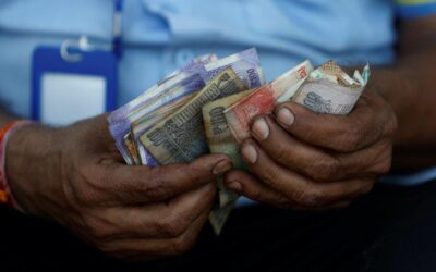 अमेरिकी डॉलर के मुकाबले रुपया 31 पैसे गिरकर 95.67 पर बंद हुआ