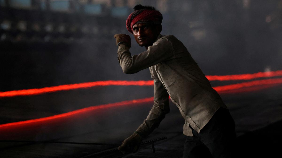 अप्रैल में औद्योगिक उत्पादन वृद्धि दर घटकर 4.9% रह गई