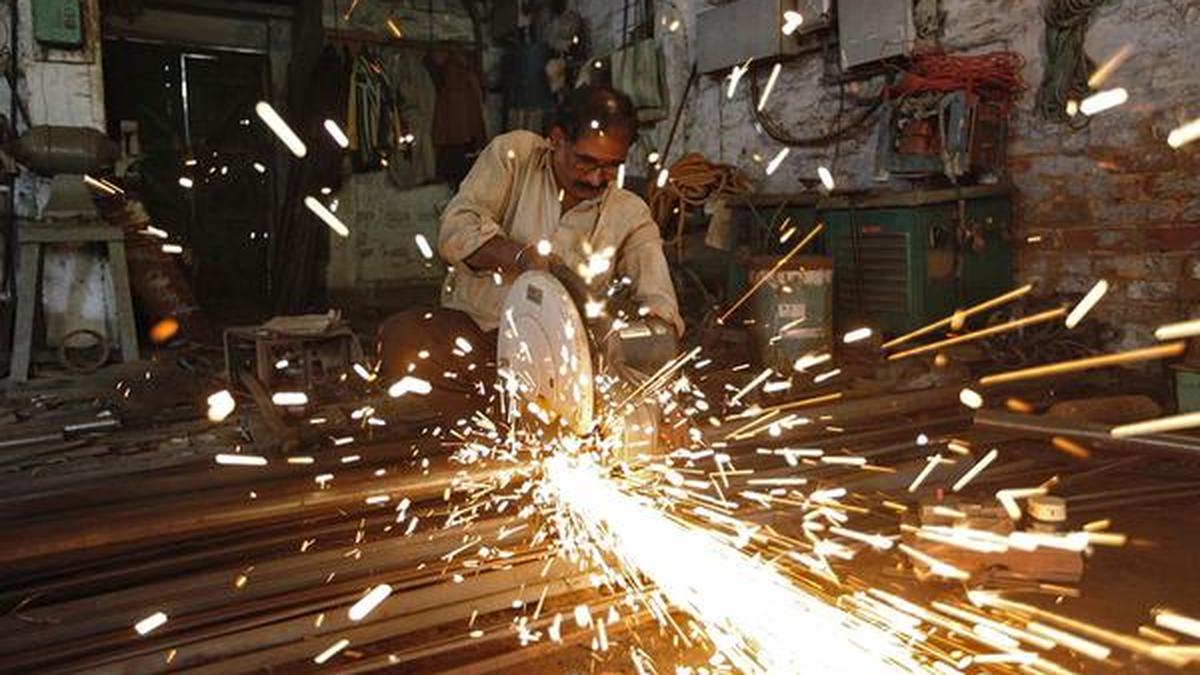 मई में भारत के विनिर्माण क्षेत्र की वृद्धि 3 महीने के उच्चतम स्तर पर पहुंच गई क्योंकि घरेलू बाजार ने गतिविधियों को बढ़ावा दिया: पीएमआई