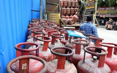 केंद्र ने पीएम-उज्ज्वला योजना की रिफिल संख्या 9 से घटाकर 4 कर दी