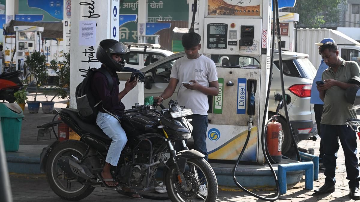 मई में एलपीजी की खपत 19% घटी, पेट्रोल-डीजल बढ़े