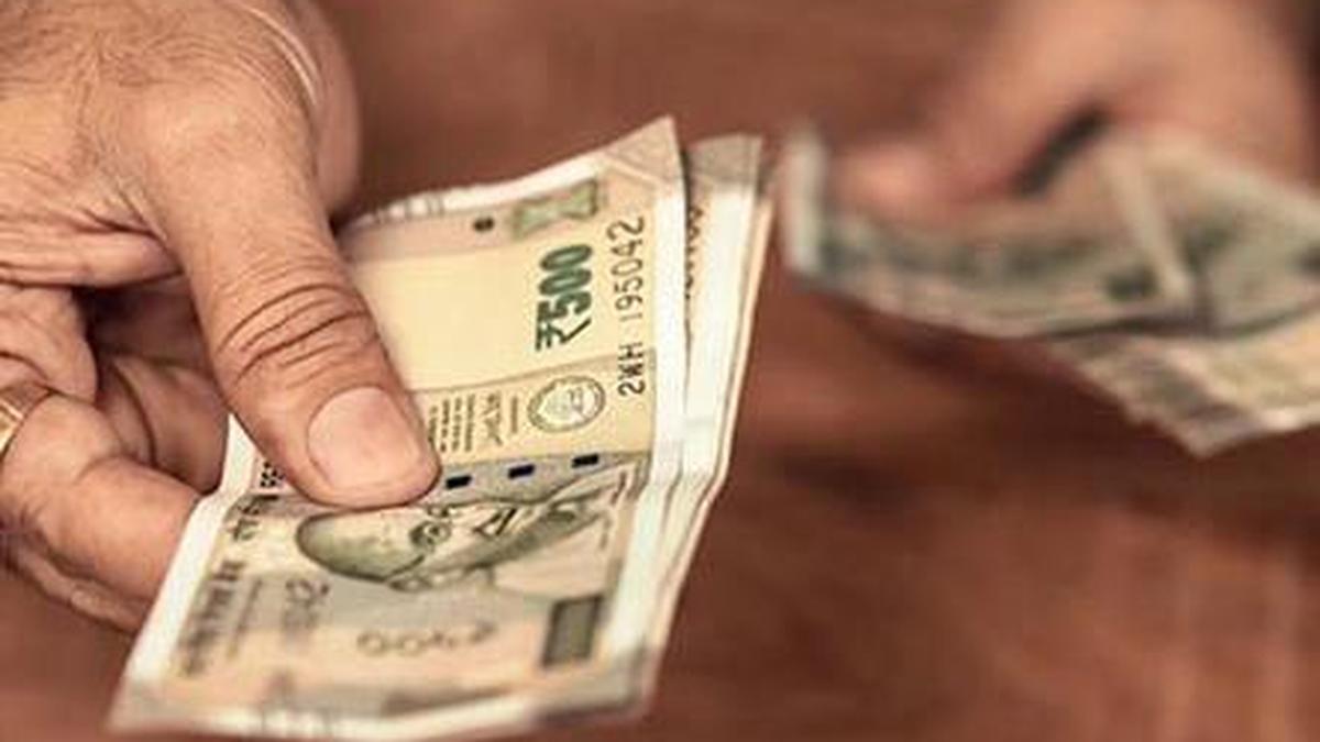 शुरुआती कारोबार में अमेरिकी डॉलर के मुकाबले रुपया 16 पैसे बढ़कर 95.03 पर पहुंच गया