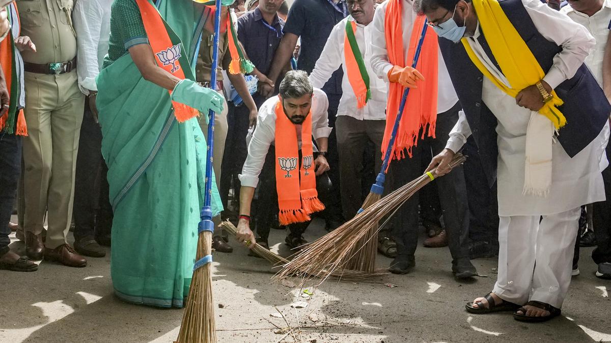 निर्मला सीतारमण रुपये में उतार-चढ़ाव का श्रेय वैश्विक, घरेलू कारकों को देती हैं