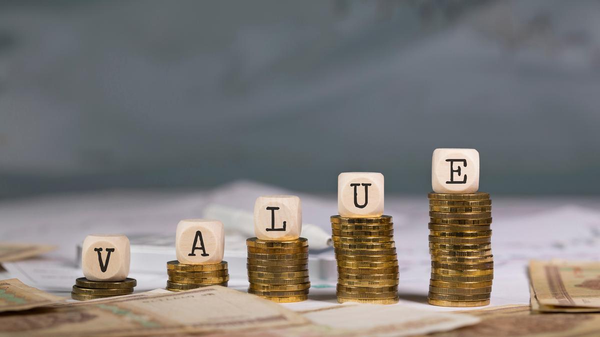 टॉप-10 सबसे मूल्यवान कंपनियों में से 7 का एमकैप ₹1.25 लाख करोड़ घटा; रिलायंस को सबसे ज्यादा झटका