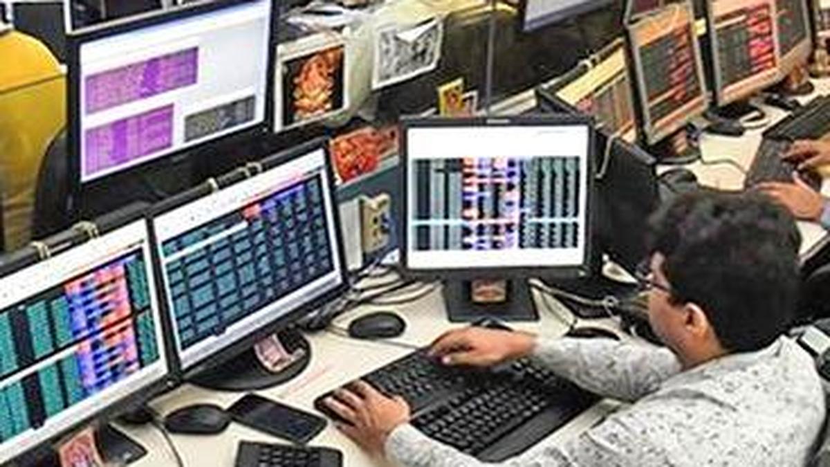 अमेरिका-ईरान तनाव बढ़ने, तेल की कीमतों में तेज उछाल के कारण शेयर बाजार 2% से अधिक गिर गए