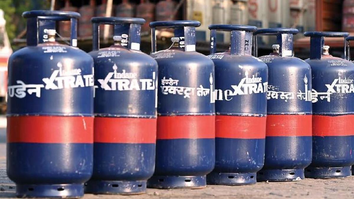 संघर्ष का दबाव कम होने से वाणिज्यिक एलपीजी, 5-किलो एफटीएल और घरेलू एटीएफ की कीमतें कम हो गईं